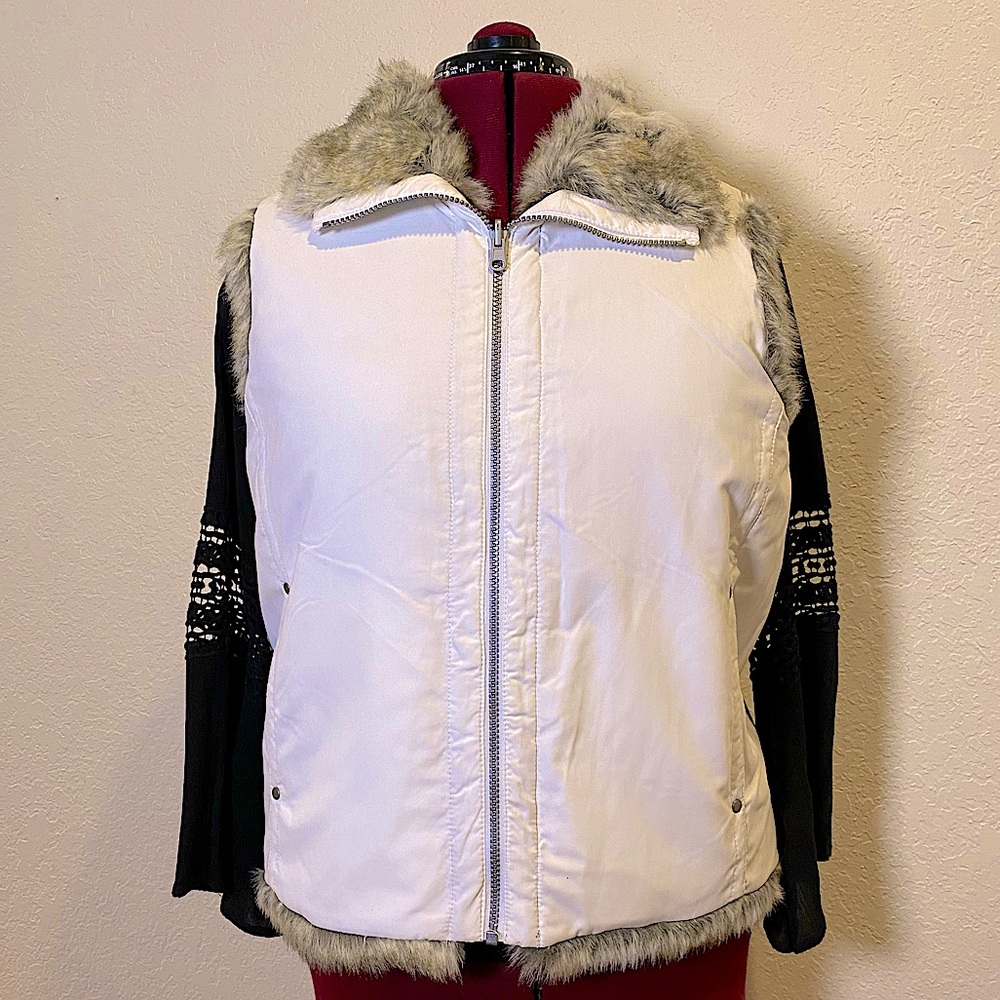 Weatherproof Garment Company | Vest with Tan Faux Fur L 🐪🤍✨